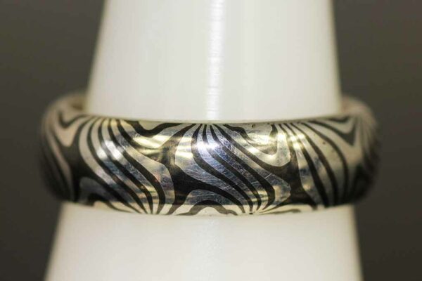 Ring mokume-gane 21 mm van Kuulkes Kunst Atelier