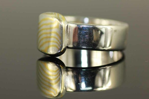 zilveren ring met mokume-gane van Kuulkes Kunst Atelier
