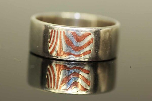 Zilveren ring met mokume-gane van Kuulkes Kunst Atelier