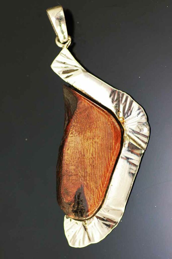 Hanger zilver met druivenhout van Kuulkes Kunst Atelier